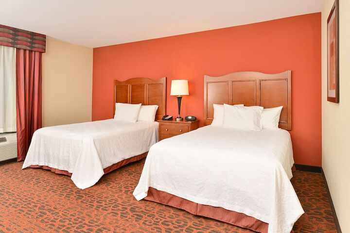 2 Queen Beds (6 of 13)