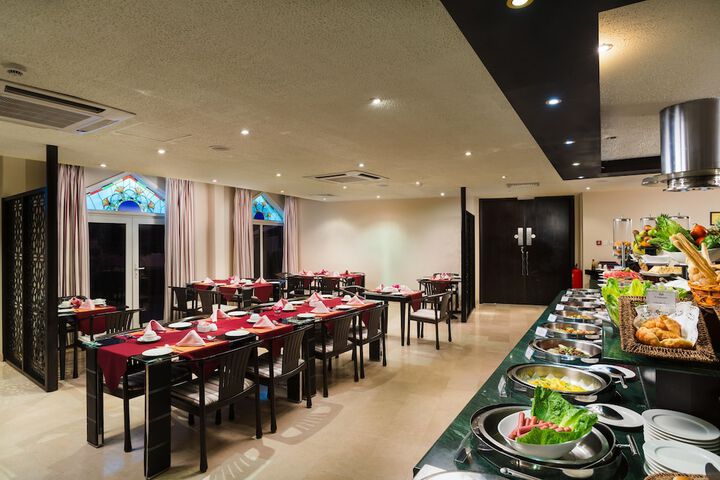Dining 40 of 58