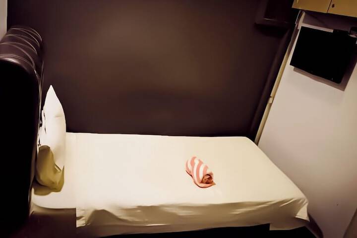 Room 7 of 50