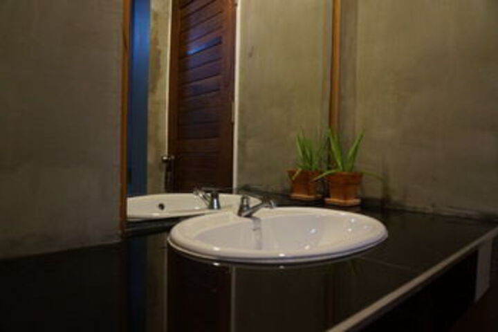 Room 4 of 38