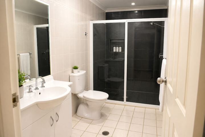 Room 6 of 8