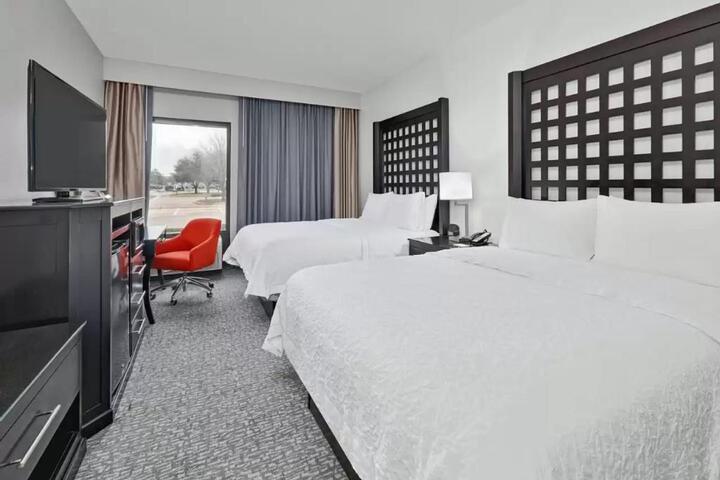 2 Queen Beds (4 of 8)
