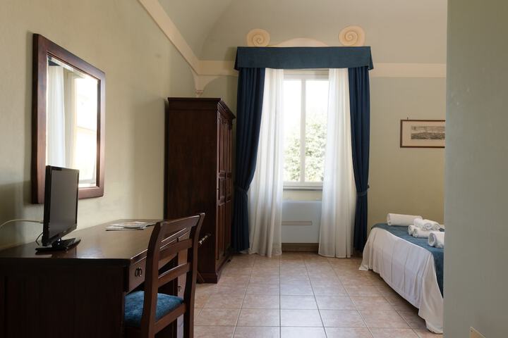 Room 4 of 22