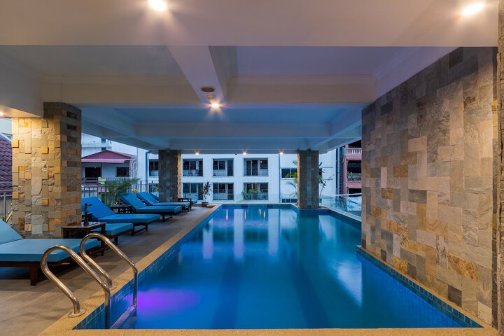 Pool 25 of 37