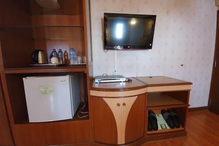 Room 37 of 48