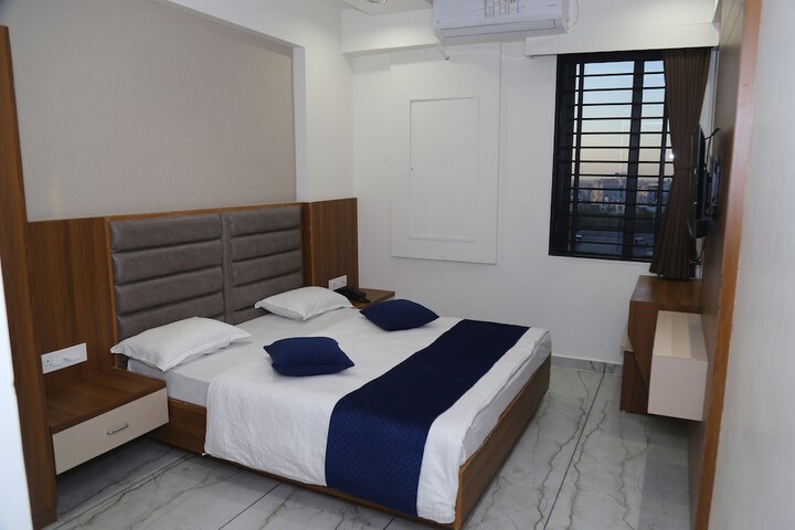 Room 12 of 26