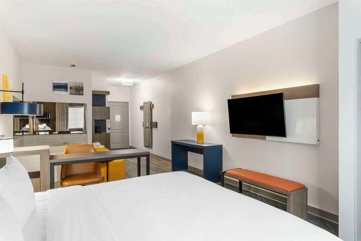 1 King Bed Suite (2 of 15)