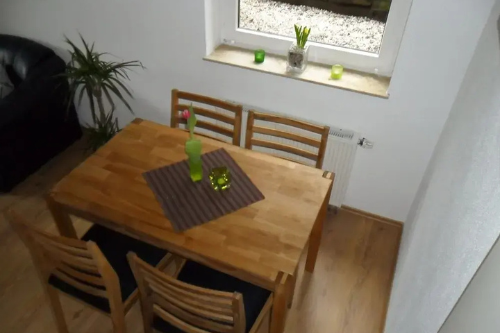 Dining 10 of 12