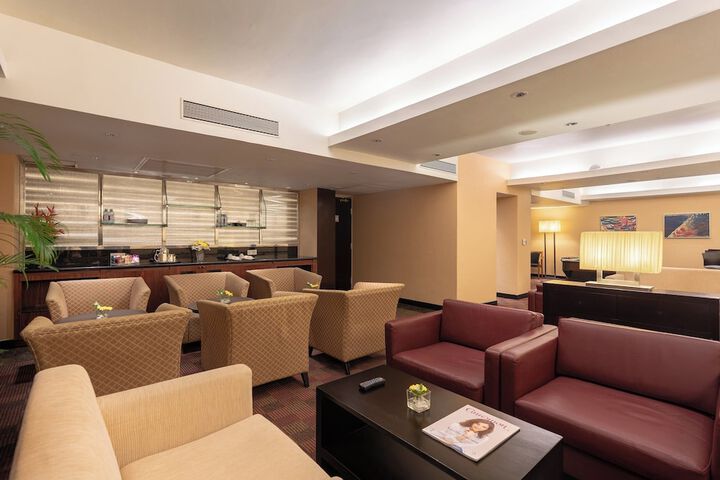 Lounge 83 of 130