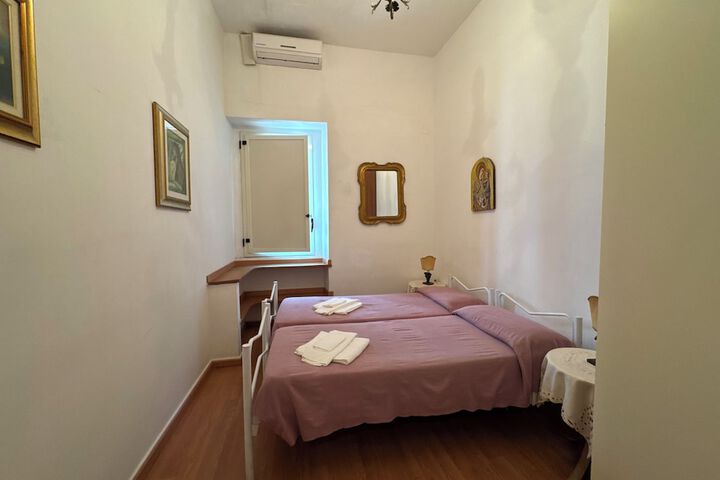 Room 12 of 64