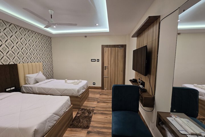 Room 4 of 15
