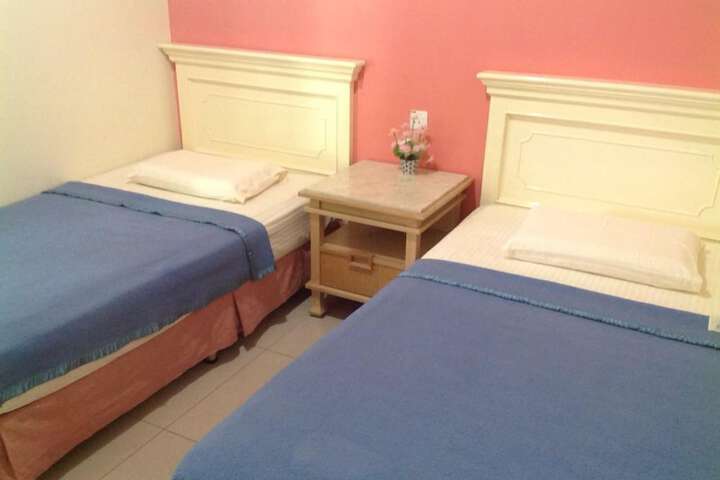 Room 11 of 32