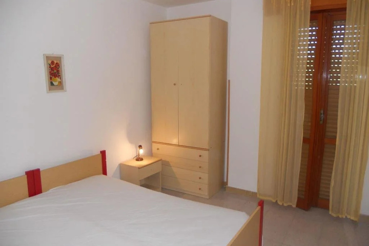 Room 2 of 10