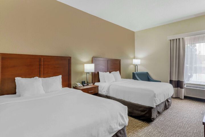 2 Queen Beds (1 of 5)