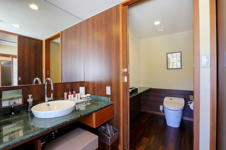 Room 14 of 38