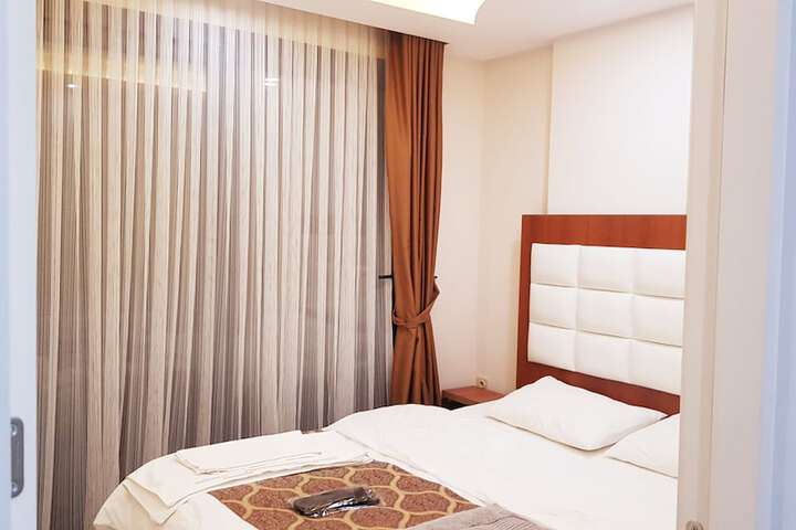 Room 8 of 25