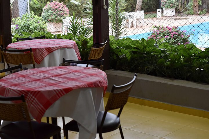 Lounge 7 of 8