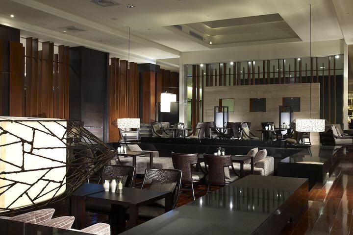 Lounge 50 of 58