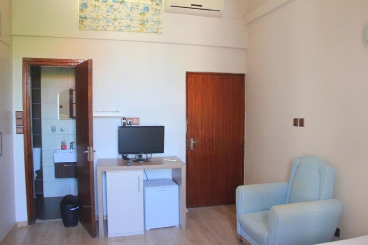 Room 9 of 14