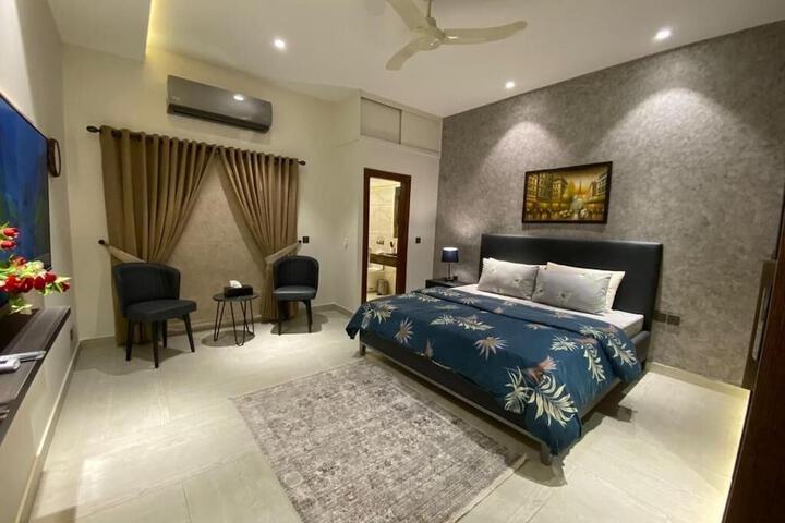 Room 7 of 33
