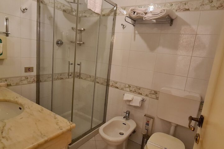 Room 42 of 65