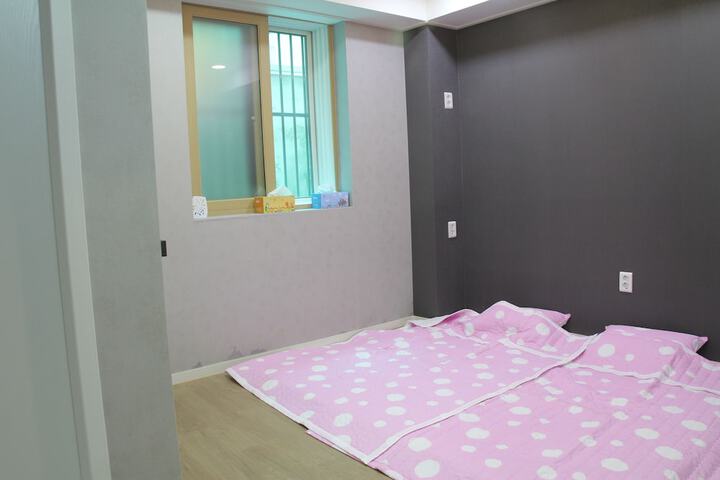 Room 18 of 48