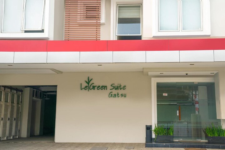Hotel Entry