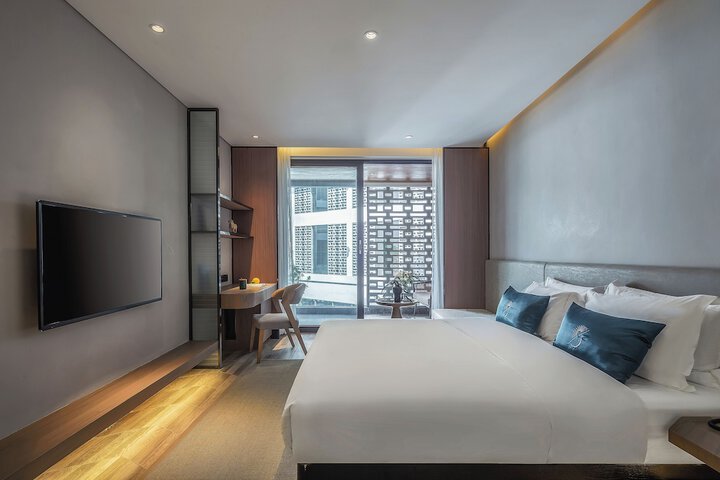 Room 19 of 80