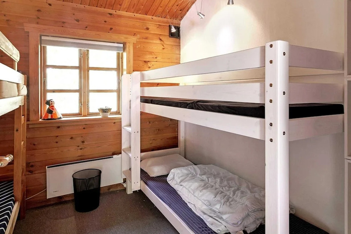 Room 5 of 16
