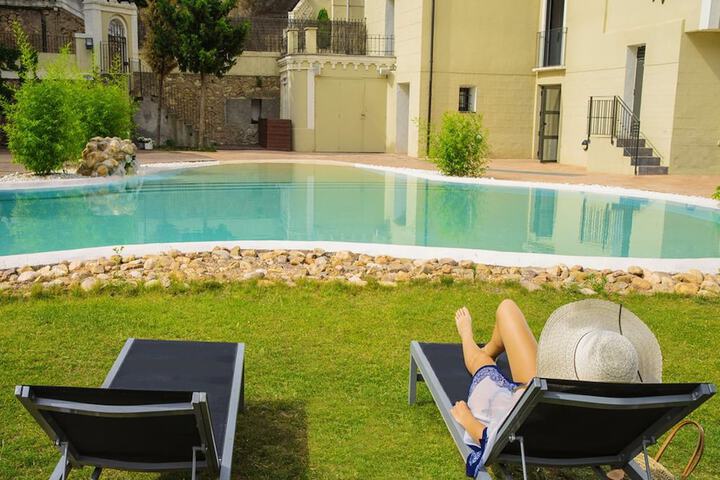 Hotel Pool