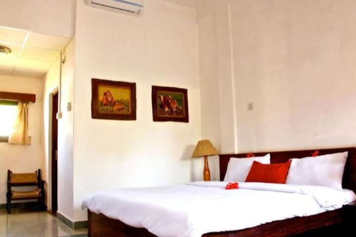 Room 4 of 7