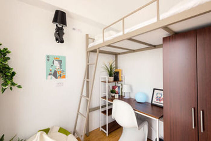 Room 12 of 30
