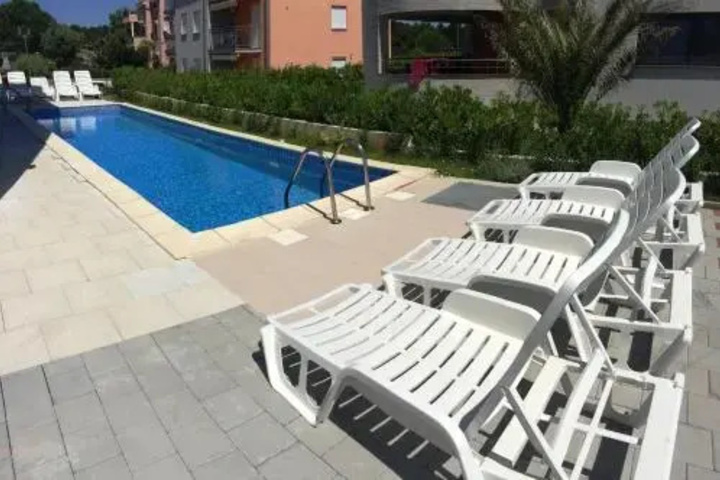 Pool 9 of 11