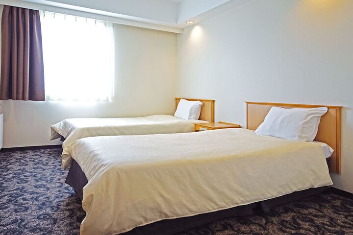 Room 12 of 40