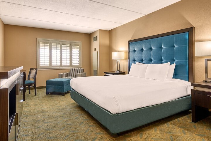 West Classic King Bed (7 of 13)