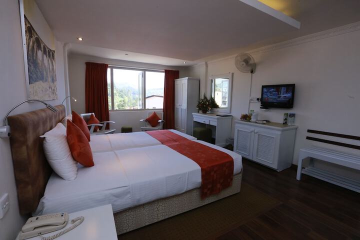 Room 6 of 48