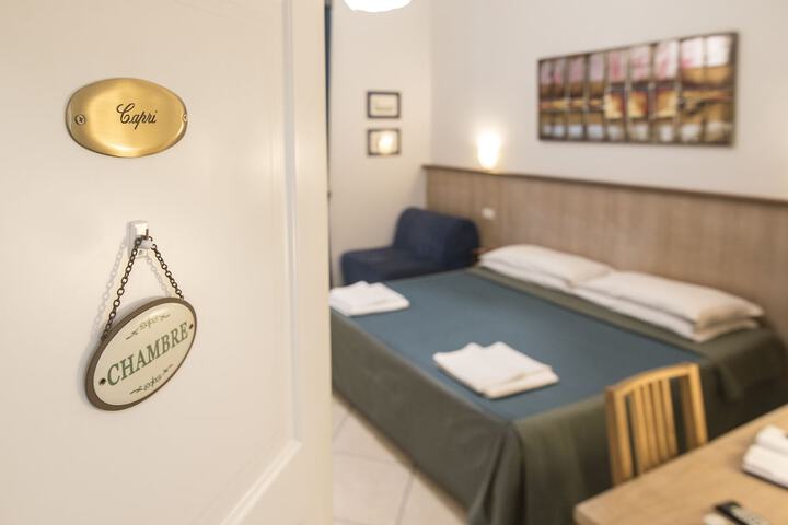 Room 6 of 43