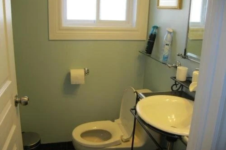Room 4 of 4