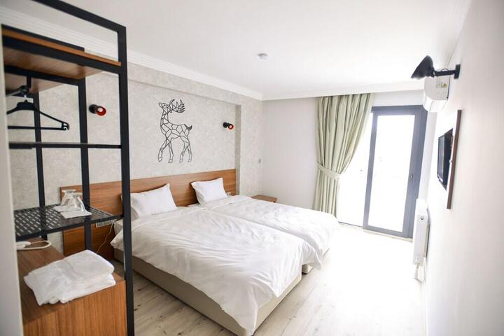 Room 4 of 13