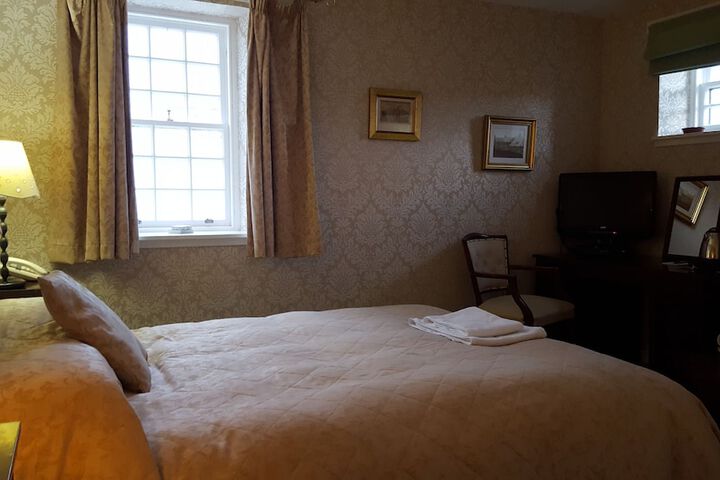 Room 25 of 37