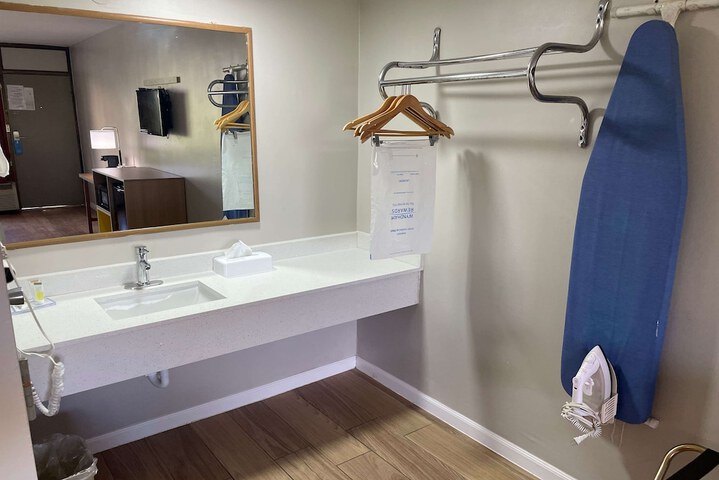 Double Accessible King Size Bed (3 of 9)