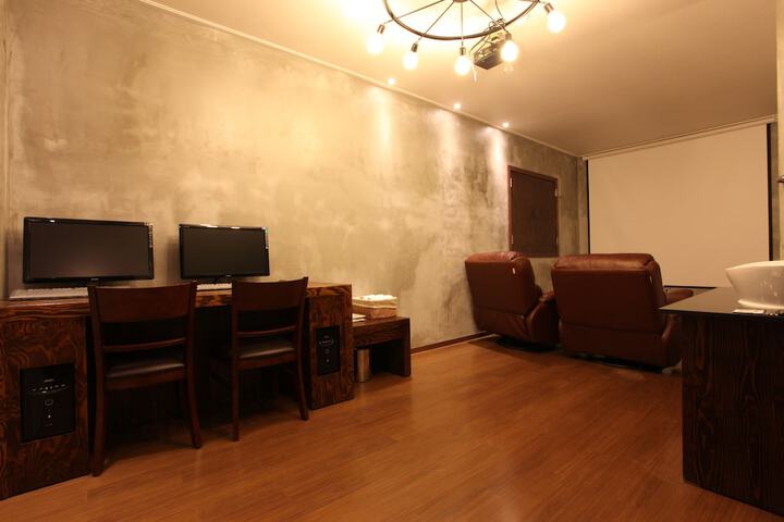 Room 5 of 42