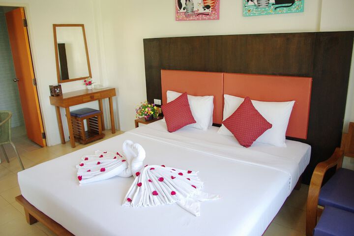 Room 5 of 32