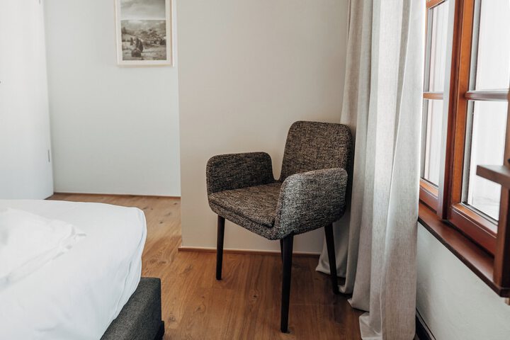 Room 12 of 83
