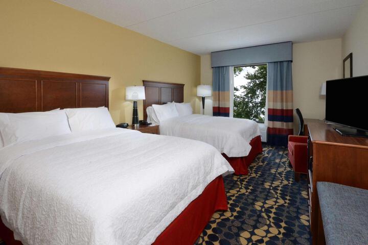 2 Queen Beds Hearing Accessible (6 of 8)