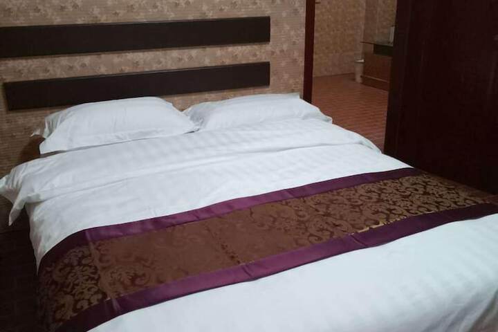 Room 9 of 14