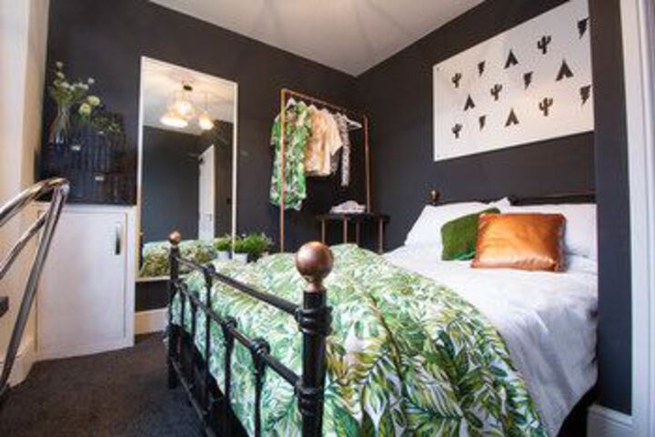 Room 10 of 19