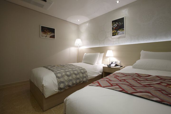 Room 50 of 78