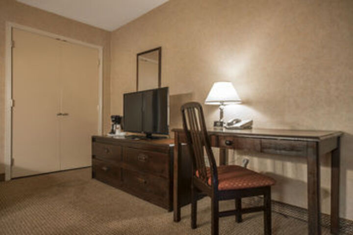 Room 6 of 25
