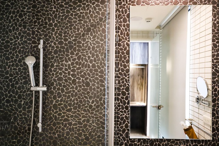 Room 42 of 70